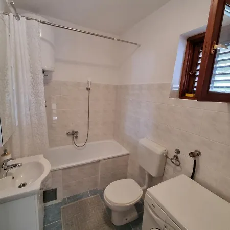 Debeli Lad Apartment