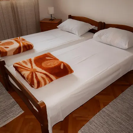 Debeli Lad Apartment *