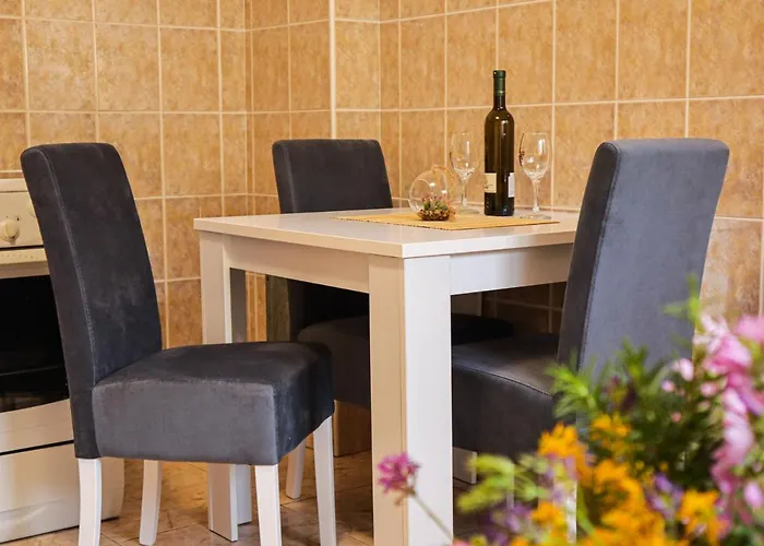 Debeli Lad شقة تريبينيي